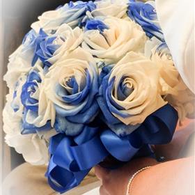 fwthumbBlue & White Rose Posy.jpg